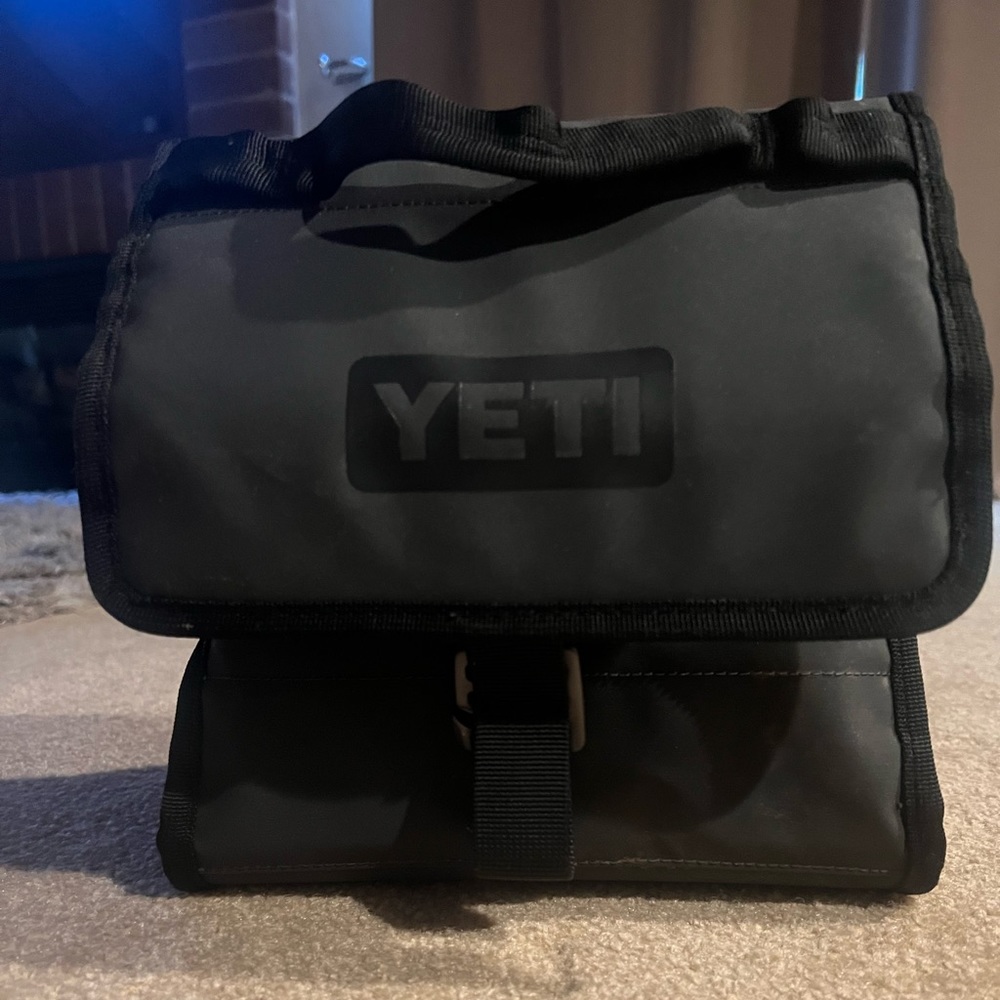 Yeti day trip lunch bag